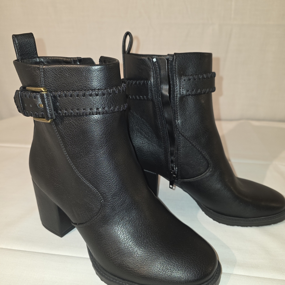 Zodiac Black Leather Ankle Boots W/ Chunky Heels, Sz 7